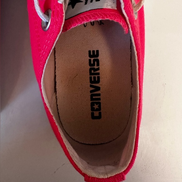 Converse Chuck Taylors low top, size 6 women’s. BRIGHT PINK color - Picture 6 of 7